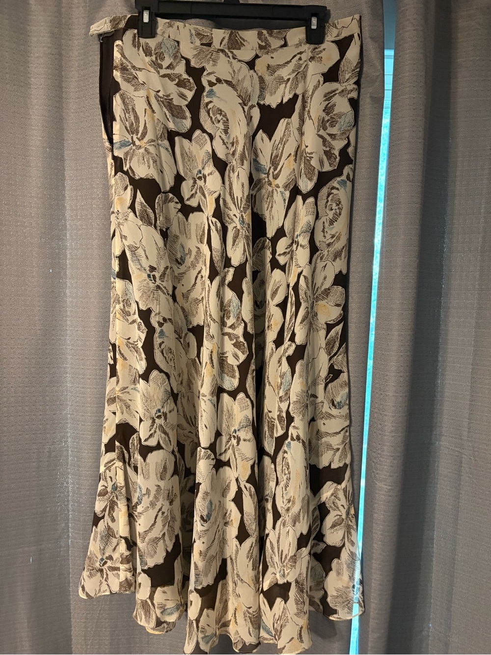 Jones New York Brown Silk maxi skirtwith Cream Floral T - Picture 3 of 3